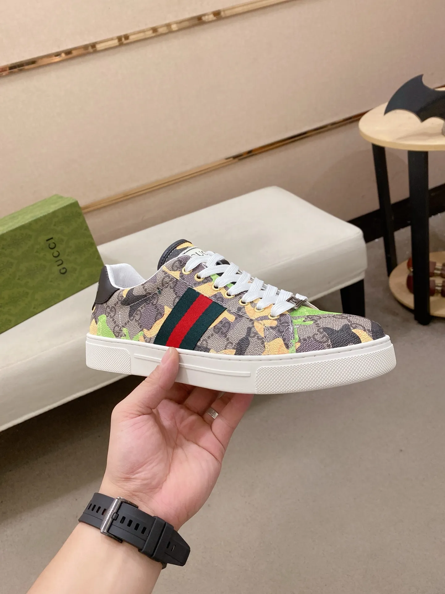 Factory price: 480💰 (GUCCI) The latest model from the official website 🎁🎁Casual and fashionable men's shoes👟, hot style 💥The version is simple and elegant, exclusive for trendy men. Unique official website latest brand elements 👑Gucci original decoration, fashionable and generous, the fabric is original cowhide ✅sheepskin lining, the official website specifies wear-resistant casual outsole, the classic model is taken in kind at the counter🎬38-44 (45 is not returned or exchanged)
